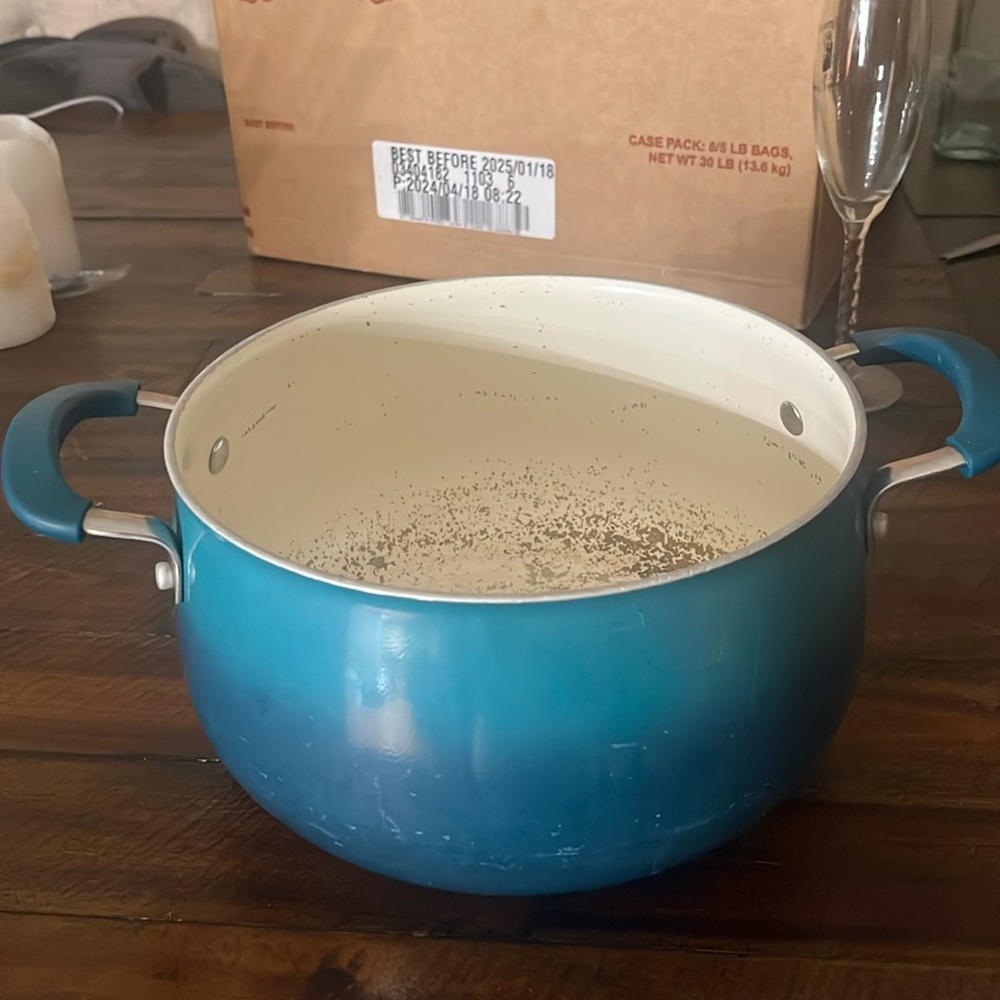 Large saucepot